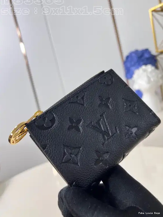 Eliminating the middleman and passing on savings to you. With massive production and tax-free benefits 9*11.5*1.5CM - VUITTON Wallet LOUIS Lisa 0422